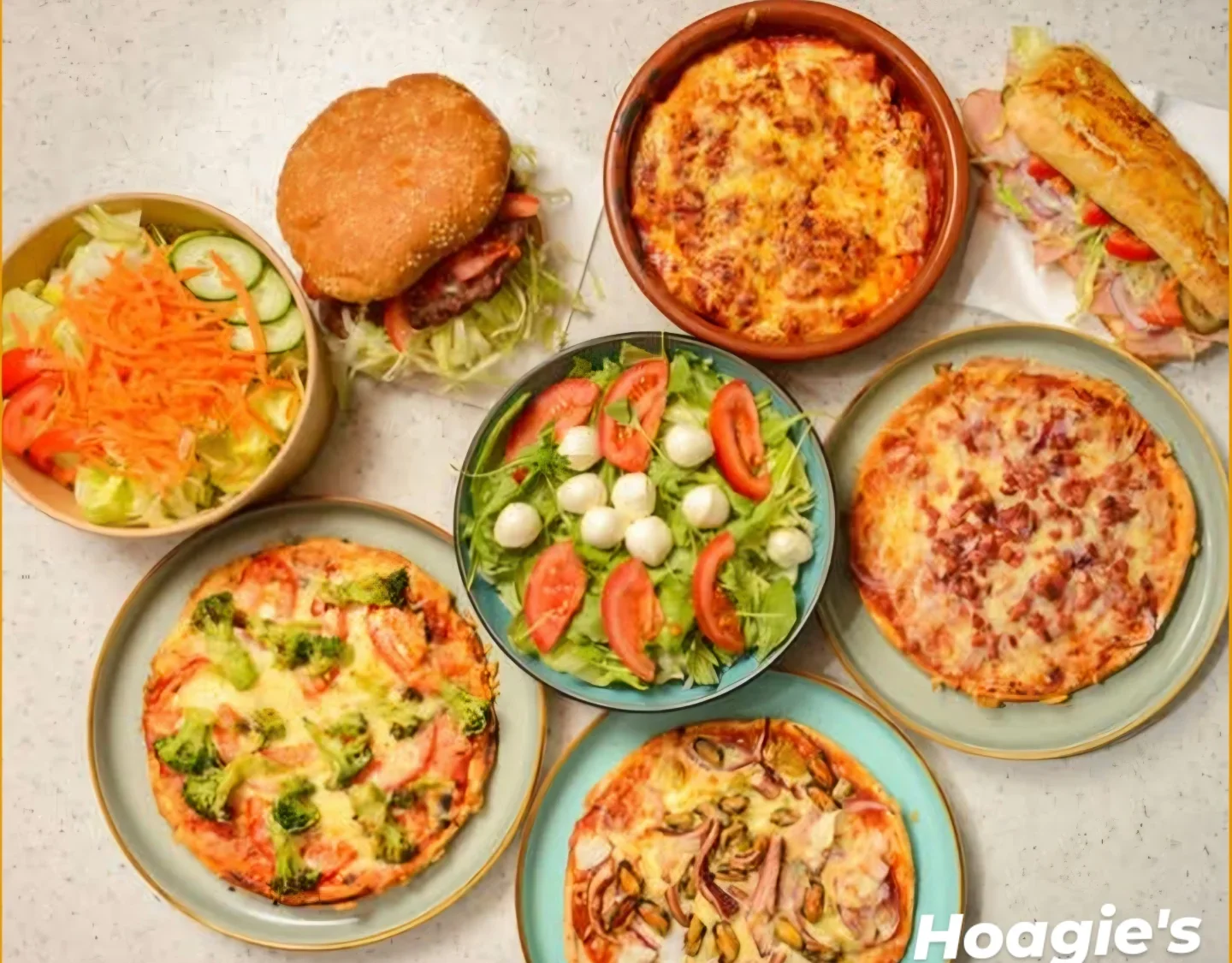Auswahl an Gerichten bei Hoagie's — Pizza, Burger, Subs und Salate